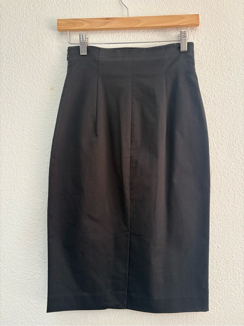 Classic Black High-Waist Pencil Skirt - Picture 2 of 4